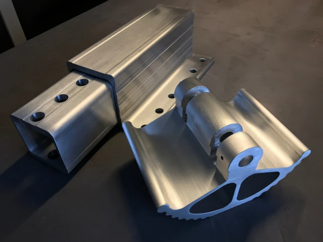 Aluminium onderstel geborsteld