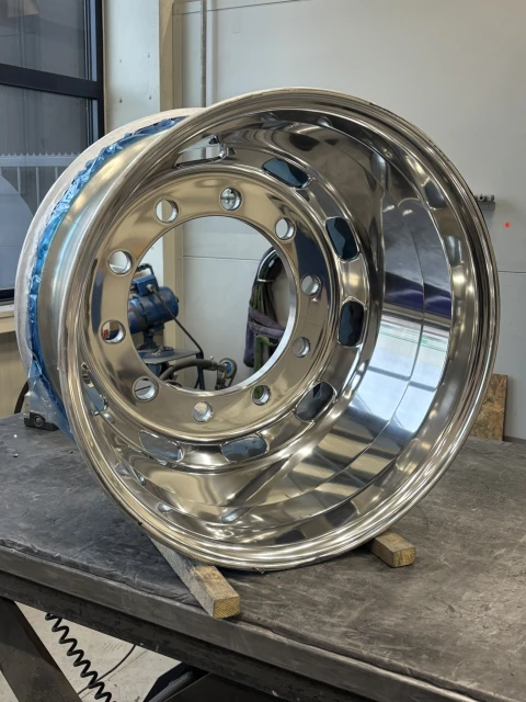 Aluminium velg gepolijst