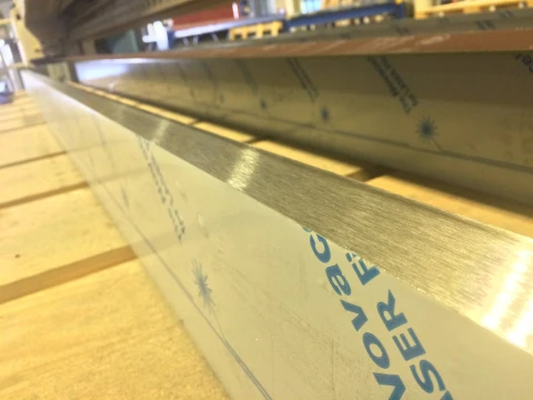 RVS balken slijpen op korrel